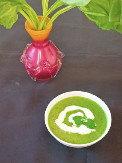 ક્રિમી પાલક સૂપ (Creamy Palak Soup Recipe In Gujarati) રેસીપી મુખ્ય ફોટો