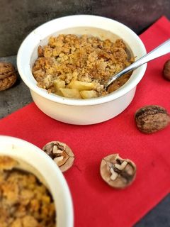 Une photo de °Crumble pommes et noix°