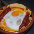 Tortitas con chistorra, huevo y secreto de melón con atún