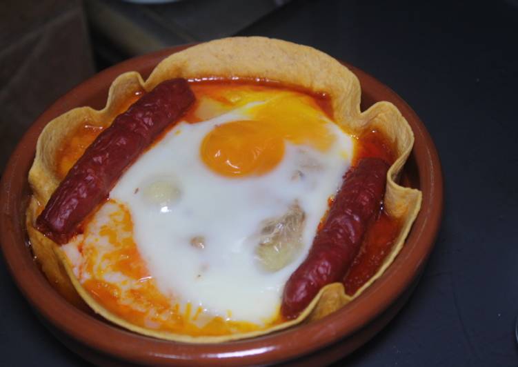 Tortitas con chistorra, huevo y secreto de melón con atún