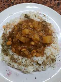 Una foto de Cubos de pollo al curry