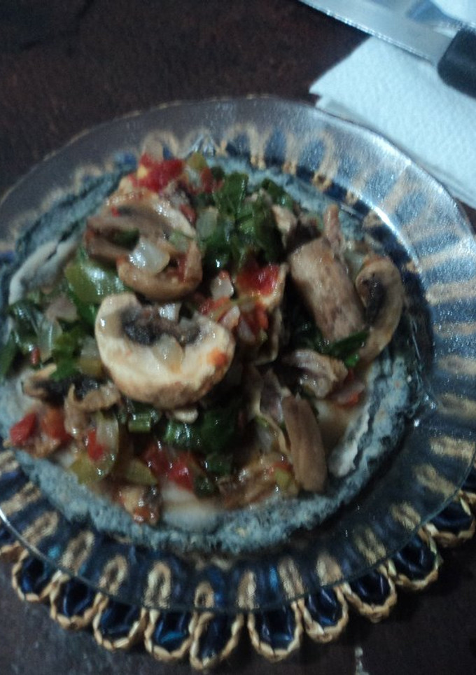 Una foto de Sopes azules de hongos para navidad rancheros