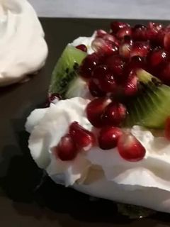 Gluténmentes mini pavlova torta, mascarponés krémmel recept fotója