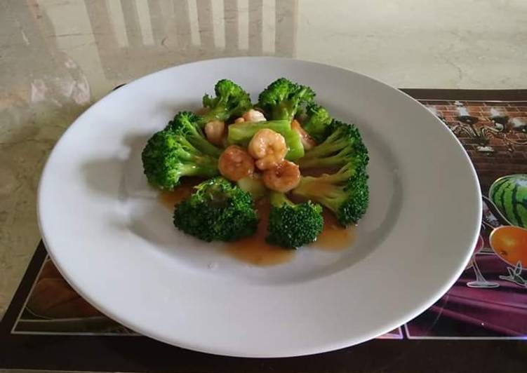 Cara Gampang Menyiapkan Brokoli cah udang Anti Gagal
