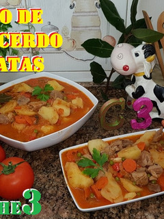 Una foto de Estofado de carne de cerdo con patatas