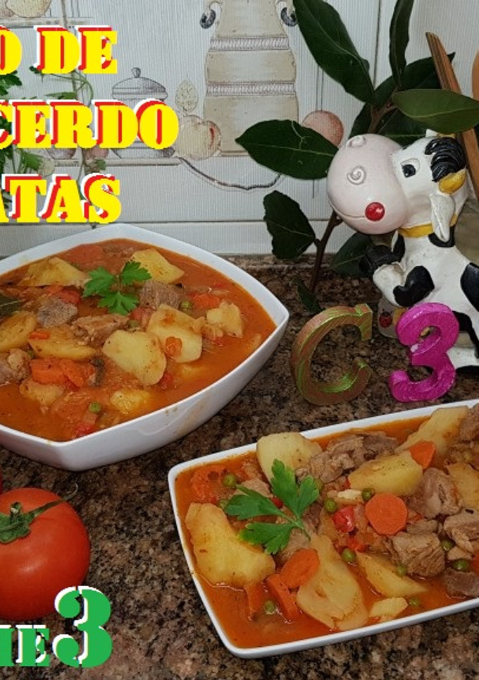 Una foto de Estofado de carne de cerdo con patatas