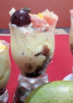 A picture of Fruit trifle.