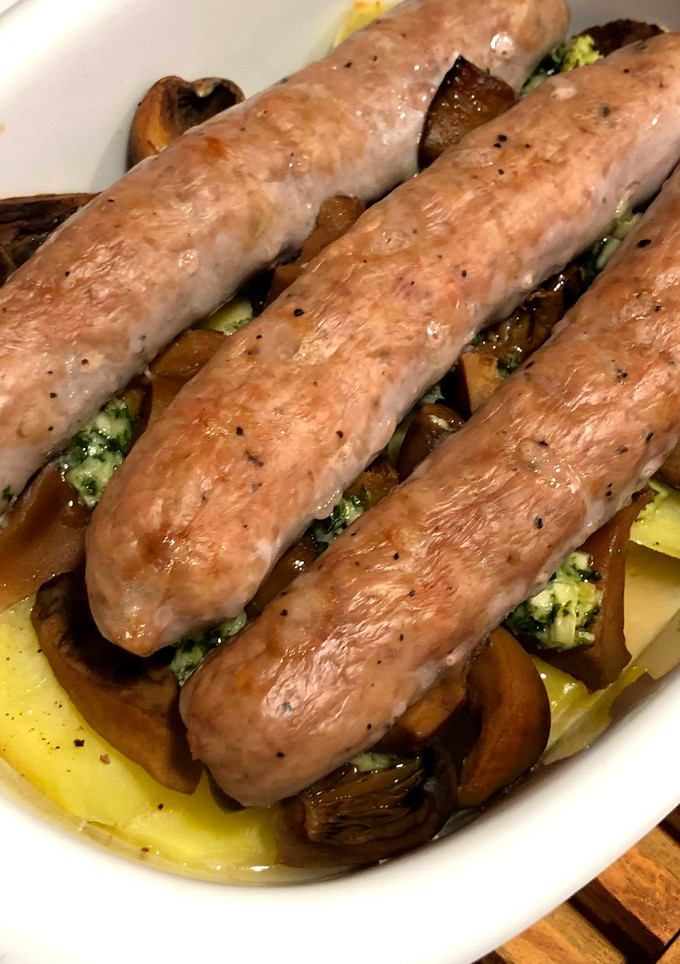Una foto de Butifarra con "rovellons" (níscalos) al horno