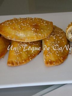 Una foto de Empanadillas de guisantes y cebolla morada
