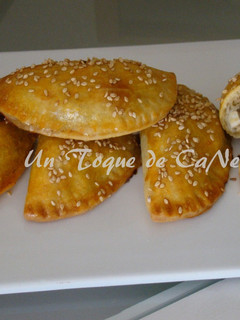 Una foto de Empanadillas de guisantes y cebolla morada
