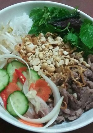 Hình của món Bún bò nam bộ.