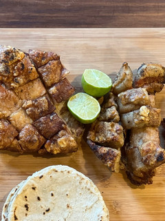 Una foto de Chicharrón de cerdo a la parrilla