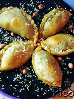 ઘુઘરા (Ghughra Recipe In Gujarati) રેસીપી મુખ્ય ફોટો
