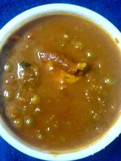 A picture of Matar Paneer.