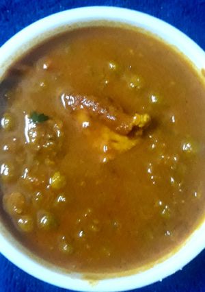 A picture of Matar Paneer.