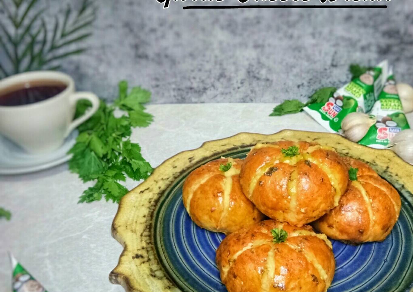 KOREAN GARLIC CHEESE BREAD - (Santan Buns)
