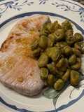 Lomo de bonito con habitas tiernas guisadas al vino tinto !!!!!