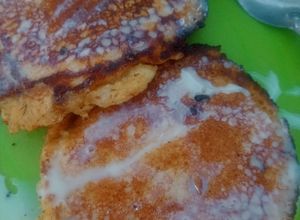 Una foto de Hotcakes Tradicionales con leche clavel😋😋
