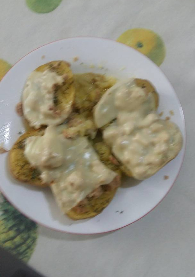 Una foto de Papas al microhondas con Atún y Queso