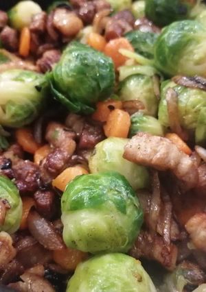 Une photo de Poêlée de choux de bruxelles au lard