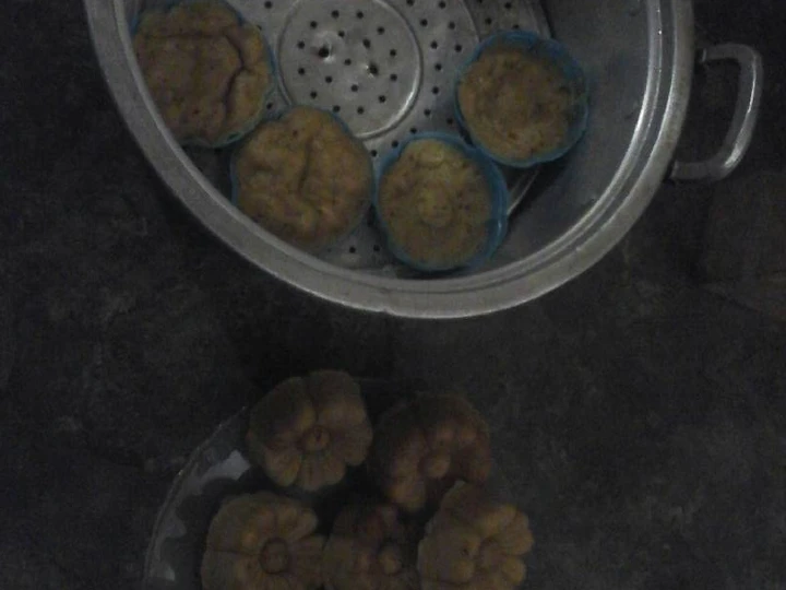 Langkah Mudah untuk Membikin Resep Bolu kukus gula merah enak ga pake mekar yang Menggugah Selera Anti Ribet, Sempurna