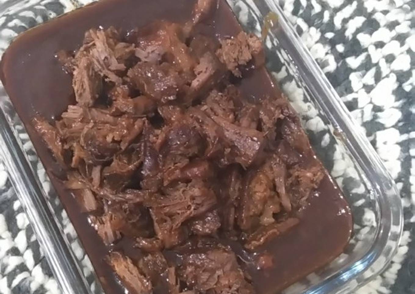 Pulled beef (slow cooker)