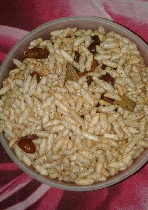 A picture of Murmura Namkeen.