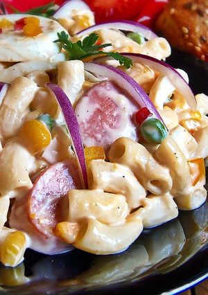 Tésztasaláta gazdagon recept fotója