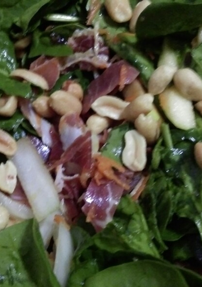 Una foto de Ensalada de espinacas