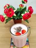 Strawberry oat smoothies