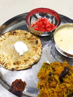 રજવાડી ખીચડી (Rajwadi Khichdi Recipe in Gujarati) રેસીપી મુખ્ય ફોટો