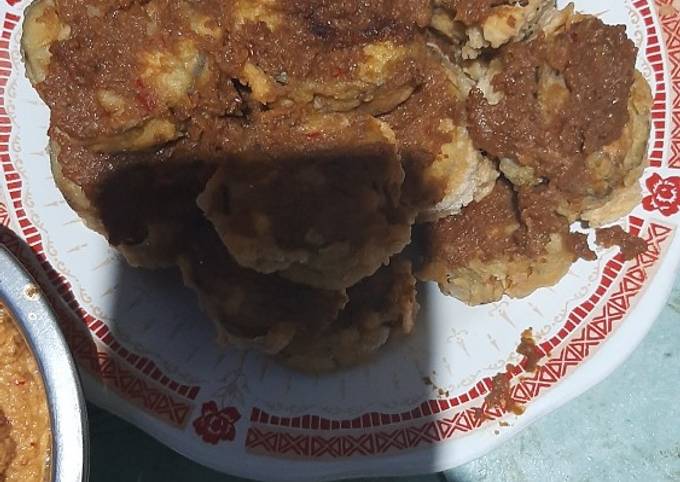 Bagaimana Membuat Terong goreng bumbu kacang, Lezat Sekali