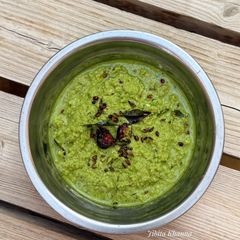 A picture of South Indian style Nariyal Dhania Patta Chutney.