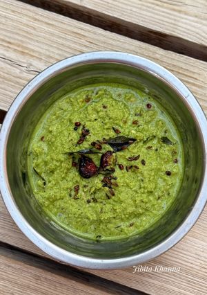 A picture of South Indian style Nariyal Dhania Patta Chutney.