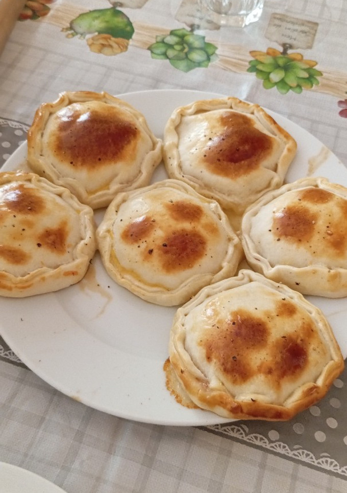 Una foto de Empanadas de carne picada estilo argentino