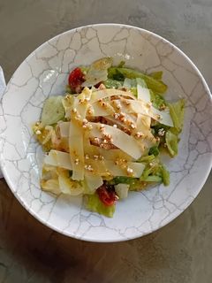 Una foto de Ensalada de pollo 🍗