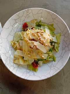 Una foto de Ensalada de pollo 🍗