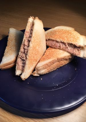 A picture of Tuna Fish Sandwich 🌊.