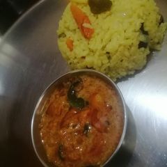 A picture of Veg biryani with tomato salon.