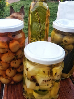 Una foto de Aceitunas en aceite y especias