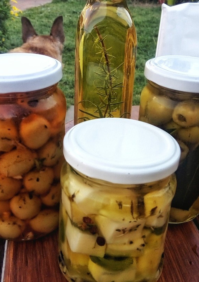 Una foto de Aceitunas en aceite y especias