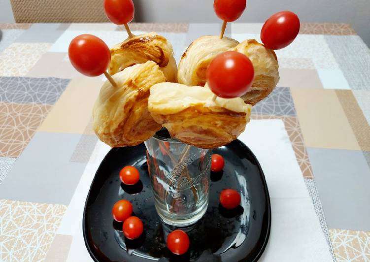 Piruletas de hojaldre de jamón y queso