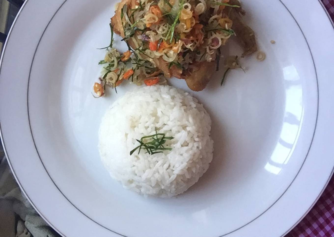 Ayam goreng sambal matah