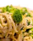 Brokkolis spagetti recept, ricottás-diós pestoval