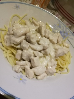 Fokhagymás tejszínes csirkeragu recept fotója