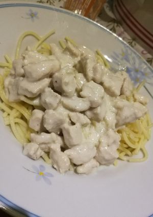 Fokhagymás tejszínes csirkeragu recept fotója