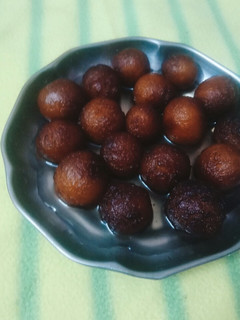 குலோப் ஜாமூன் (Gulab jamun recipe in tamil) செய்முறை முக்கிய புகைப்படம்