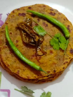 गुजराती कसूरी मेथी संग मसाला थेपला (gujarati kasoori methi sang masala thepla recipe in Hindi) रेसिपी मुख्य फोटो