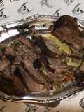 Gigot d'agneau de 8 heures confit d'ail oignon et carottes aux aromates