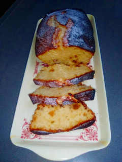 Una foto de Bizcocho de limón y fruta (sin gluten)